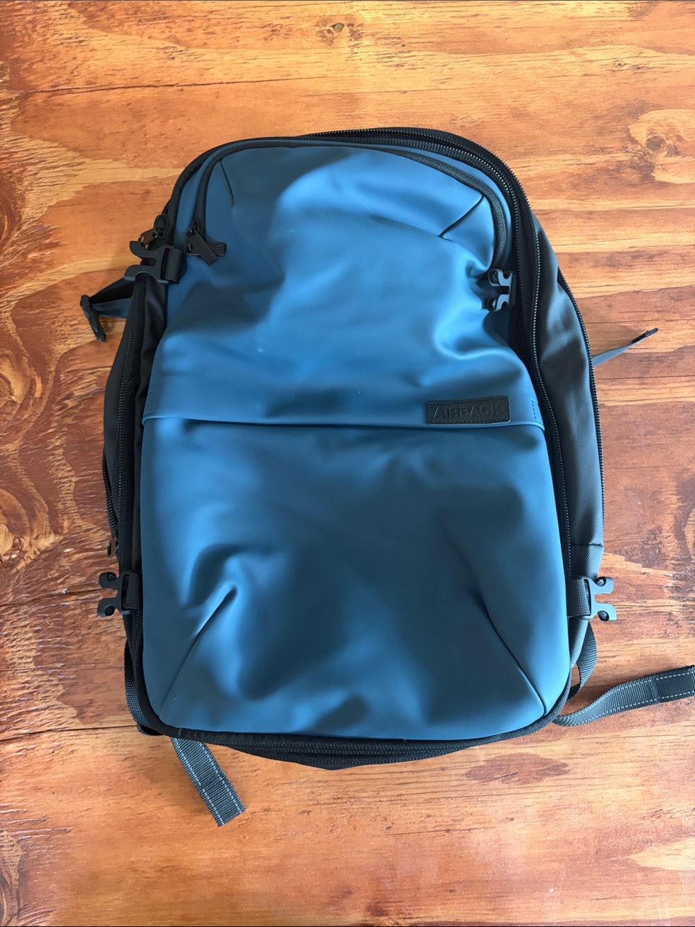 AIRBACK Vaccuum Seal Travel Backpack with Toiletry Bag and Air Pump